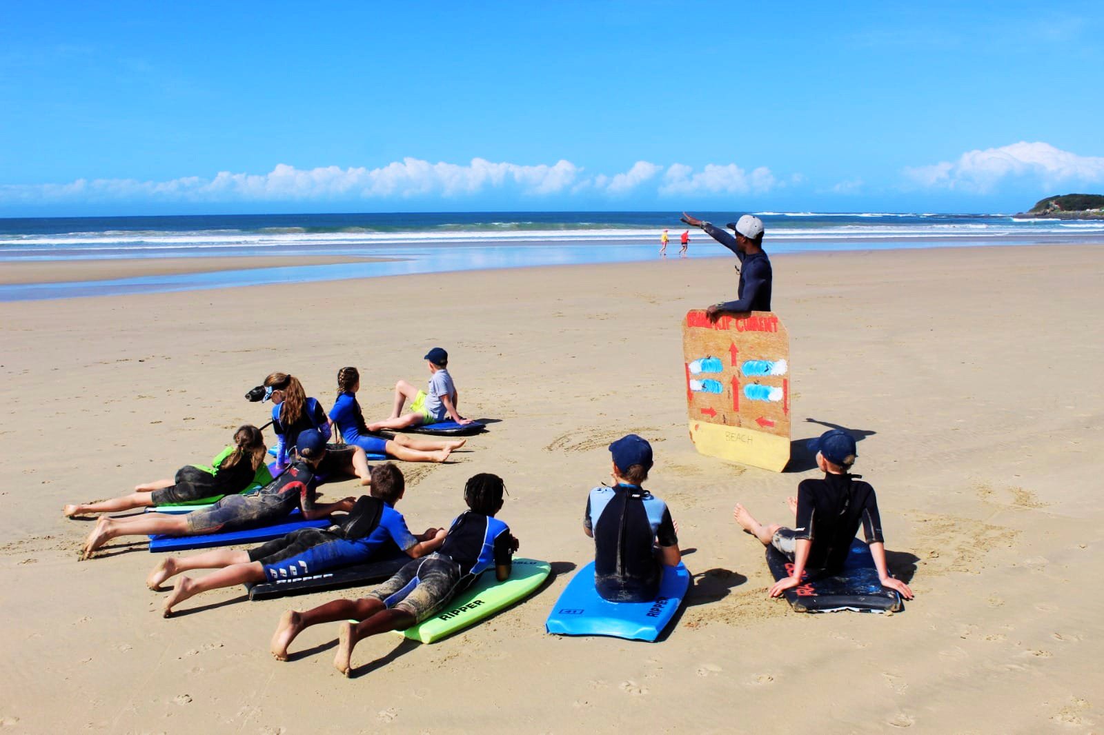 Guide teaching learners about rip currents on Cefani beach